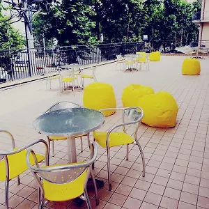 Ideale Young People Under 40 Hotel